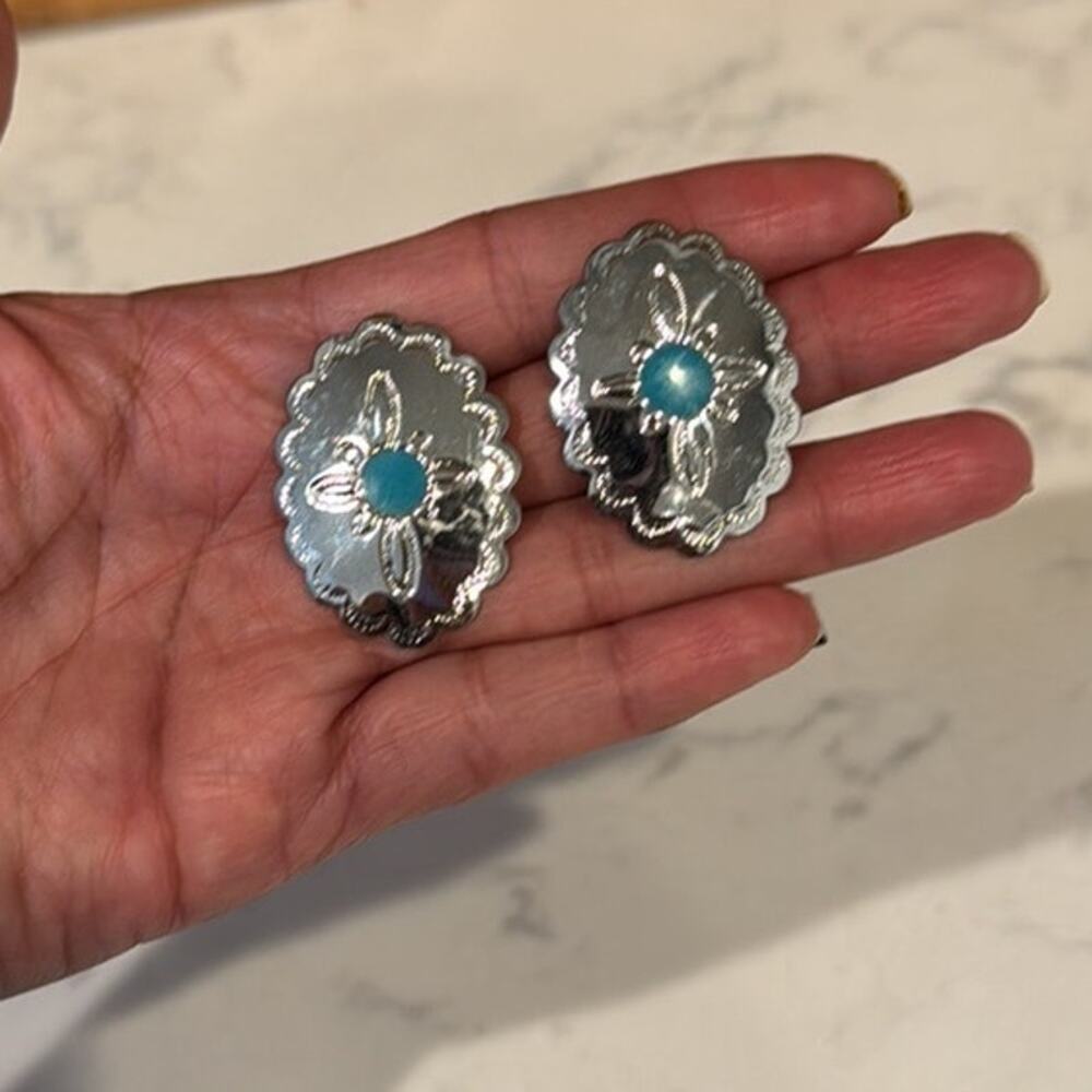 Silver tone faux turquoise conch earrings western NFR rodeo classic chic